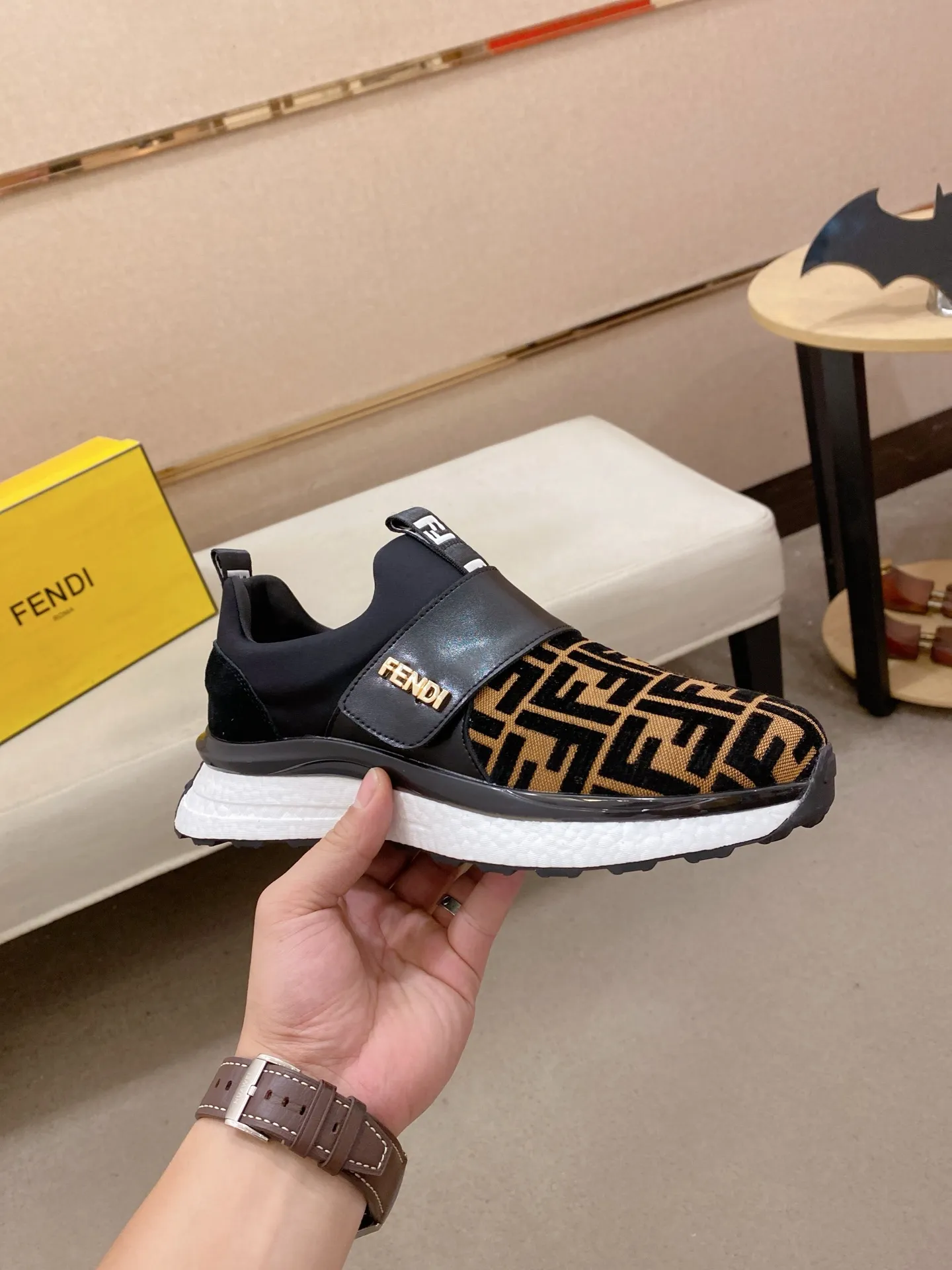 Men's shoes 💰 462💰 (fendi) New high-top 👊🏻 upper 🇮🇹 imported cowhide fabric 🇩🇪 lining imported breathable mesh lining. The original outsole is molded to highlight the identity of every man, and the upper foot is elegant and stable🚶🏻🚶🏻The high-end custom counters reproduce the original version📯No matter the wind or rain, the shoe last remains unchanged and can withstand the verification of time🔍️,🔵 Size: 38-44